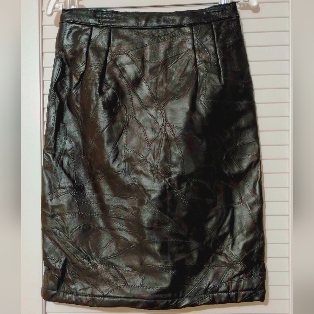 Vintage NWT Giovanni Navarre Black Italian Stone Print Leather Skirt.